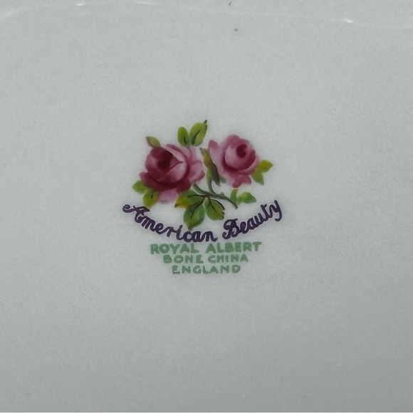 Royal Albert American Beauty Covered Serving Bowl Bone China England - Picture 6 of 6